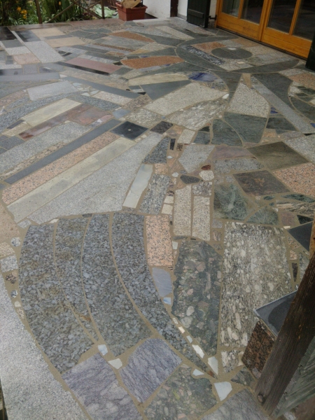 Mosaikplatten-Terrasse